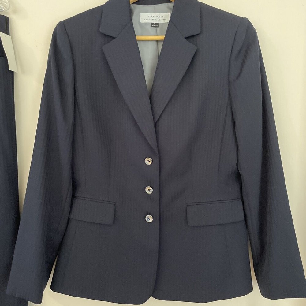 NWT-TAHARI ARTHUR S LEVINE WOMENS PINSTRIPE SUIT (2 PC) SZ.8 NAVY BLAZER & PANTS - Picture 2 of 12